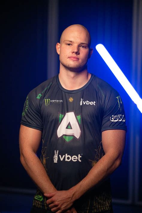 Linus Blomdin (@LimmpDota) / Twitter.
